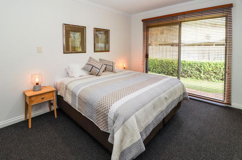 Bayshore Beachside Resort - Accommodation Cooktown 1
