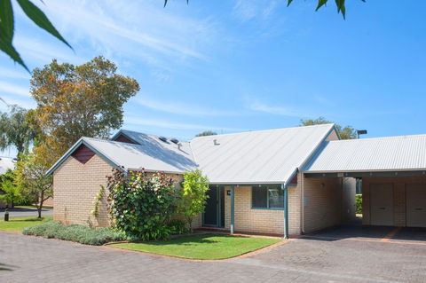 Bayshore Beachside Resort - Accommodation Cooktown 31