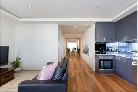 Adele's Luxury South Beach Apartment With King Bed - Accommodation Cooktown 12