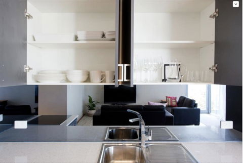 Adele's Luxury South Beach Apartment With King Bed - Accommodation Cooktown 14