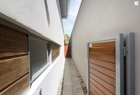 Adele's Luxury South Beach Apartment With King Bed - Accommodation Cooktown 22