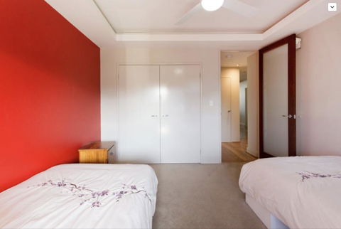 Adele's Luxury South Beach Apartment With King Bed - Accommodation Cooktown 8
