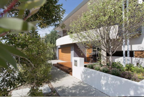 Adele's Luxury South Beach Apartment With King Bed - Accommodation Cooktown 20
