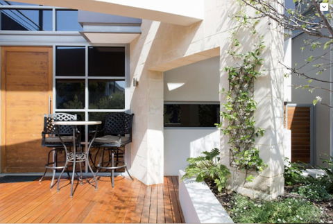 Adele's Luxury South Beach Apartment With King Bed - Accommodation Cooktown 21