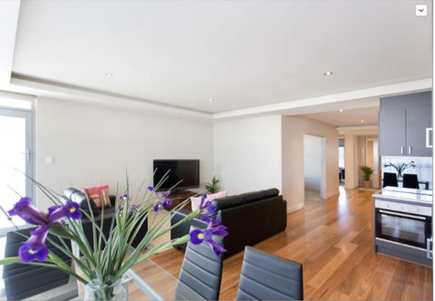 Adele's Luxury South Beach Apartment With King Bed - Accommodation Cooktown 9