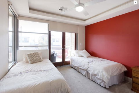 Adele's Luxury South Beach Apartment With King Bed - Accommodation Cooktown 7
