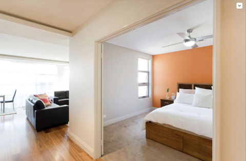 Adele's Luxury South Beach Apartment With King Bed - Accommodation Cooktown 4