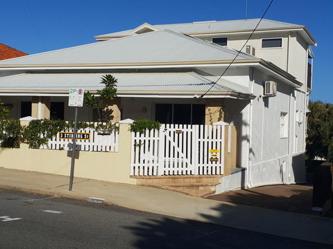 Stirling Apartments - Studio 1 - Accommodation Cooktown 2