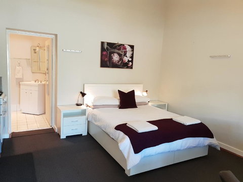 Stirling Apartments - Studio 1 - Accommodation Cooktown 0