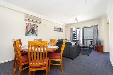 Oversized Eastend Sleeps 6 Free PARKING+POOL WIFI - Accommodation Cooktown 5