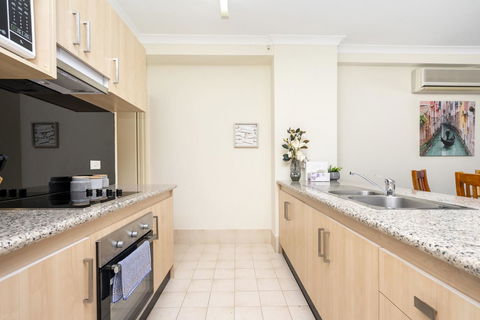 Oversized Eastend Sleeps 6 Free PARKING+POOL WIFI - Accommodation Cooktown 3