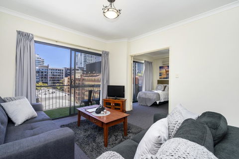 Oversized Eastend Sleeps 6 Free PARKING+POOL WIFI - Accommodation Cooktown 0