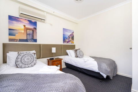 Oversized Eastend Sleeps 6 Free PARKING+POOL WIFI - Accommodation Cooktown 28