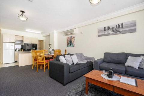 Oversized Eastend Sleeps 6 Free PARKING+POOL WIFI - Accommodation Cooktown 33