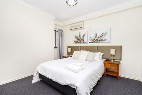 Oversized Eastend Sleeps 6 Free PARKING+POOL WIFI - Accommodation Cooktown 41