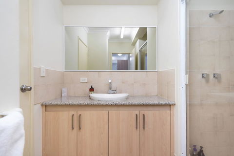 Oversized Eastend Sleeps 6 Free PARKING+POOL WIFI - Accommodation Cooktown 26