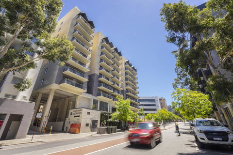 Oversized Eastend Sleeps 6 Free PARKING+POOL WIFI - Accommodation Cooktown 24