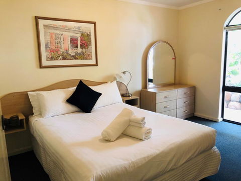 West Beach Lagoon 208 â€“ Great Value! - Accommodation Cooktown 2