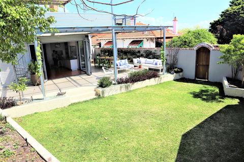 Fremantle Heritage Home For You To Enjoy! - Accommodation Cooktown 13