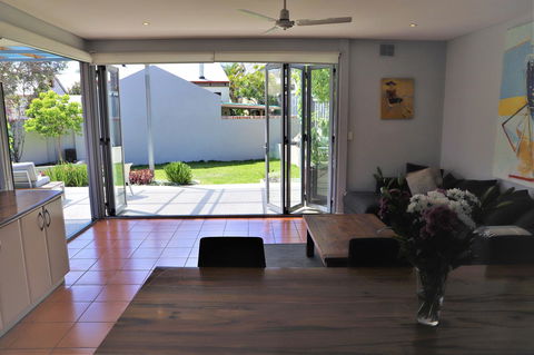 Fremantle Heritage Home For You To Enjoy! - Accommodation Cooktown 11