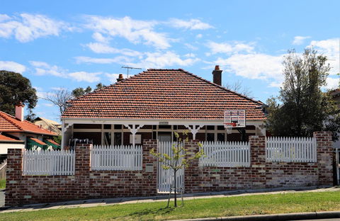 Fremantle Heritage Home For You To Enjoy! - Accommodation Cooktown 0