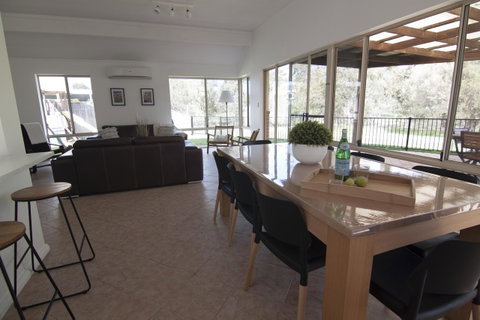 Stableford Cottage Holiday Home Dunsborough - Accommodation Cooktown 12