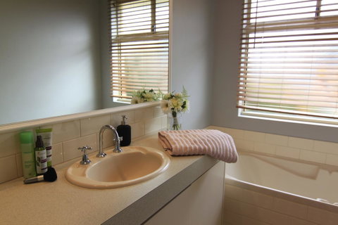 Stableford Cottage Holiday Home Dunsborough - Accommodation Cooktown 34