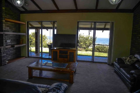 Geraldton Holliday Villas - Accommodation Cooktown 10
