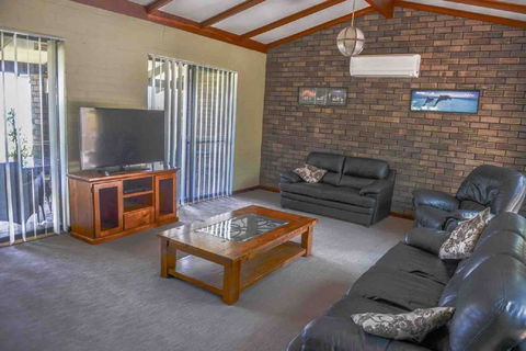 Geraldton Holliday Villas - Accommodation Cooktown 8