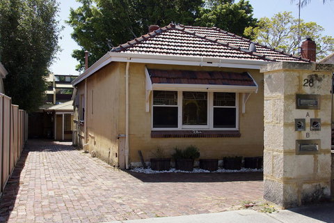 Suffolk House - Accommodation Cooktown 2