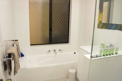 Suffolk House - Accommodation Cooktown 15