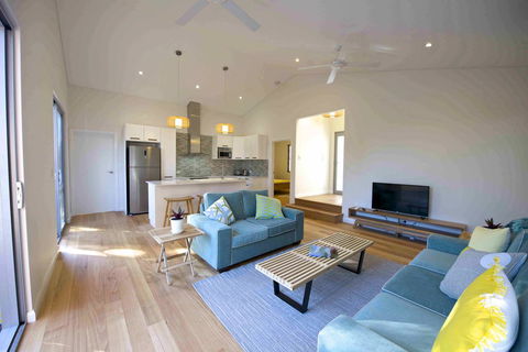 Sunny Blinco Street House - Accommodation Cooktown 2