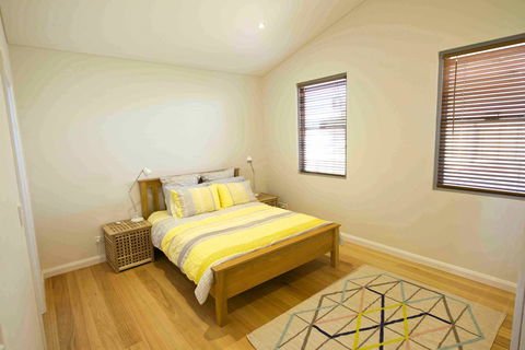 Sunny Blinco Street House - Accommodation Cooktown 8
