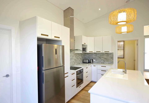 Sunny Blinco Street House - Accommodation Cooktown 5