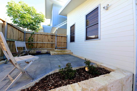 Sunny Blinco Street House - Accommodation Cooktown 12