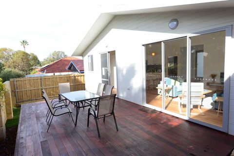 Sunny Blinco Street House - Accommodation Cooktown 11