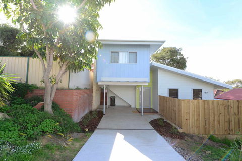 Sunny Blinco Street House - Accommodation Cooktown 13