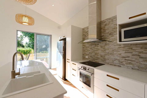 Sunny Blinco Street House - Accommodation Cooktown 3
