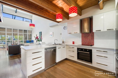 Spacious Central Townhouse - Accommodation Cooktown 3