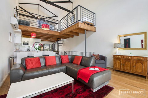 Spacious Central Townhouse - Accommodation Cooktown 2