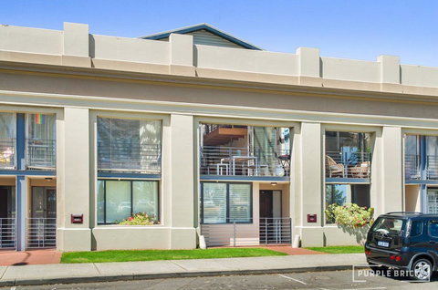 Spacious Central Townhouse - Accommodation Cooktown 11