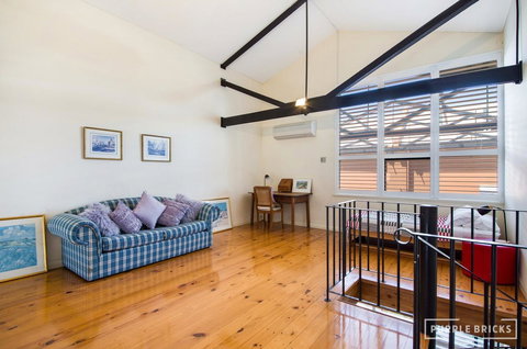 Spacious Central Townhouse - Accommodation Cooktown 5