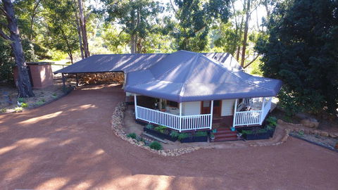 Quiet Escapes Cottages - Accommodation Cooktown 0