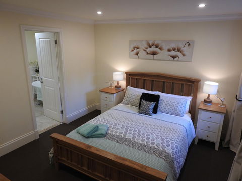 Quiet Escapes Cottages - Accommodation Cooktown 8