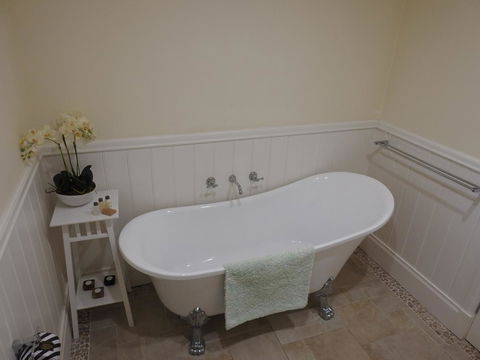 Quiet Escapes Cottages - Accommodation Cooktown 7