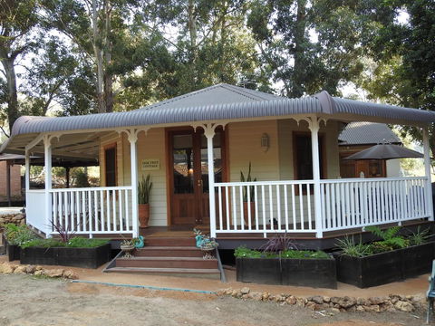 Quiet Escapes Cottages - Accommodation Cooktown 11