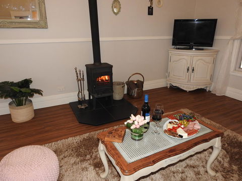Quiet Escapes Cottages - Accommodation Cooktown 4