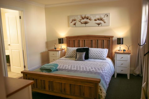 Quiet Escapes Cottages - Accommodation Cooktown 24