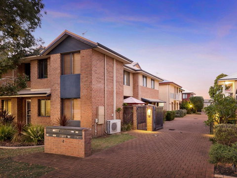 Cooper Street - Accommodation Cooktown 39