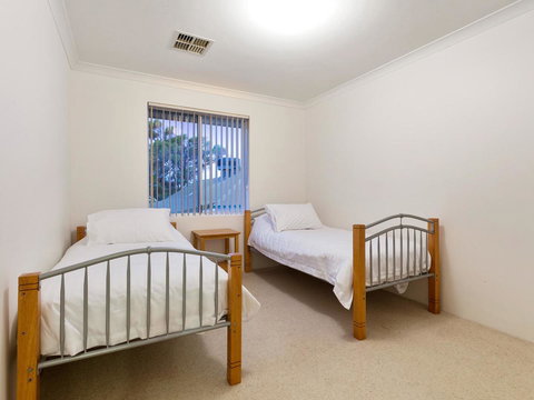 Cooper Street - Accommodation Cooktown 19